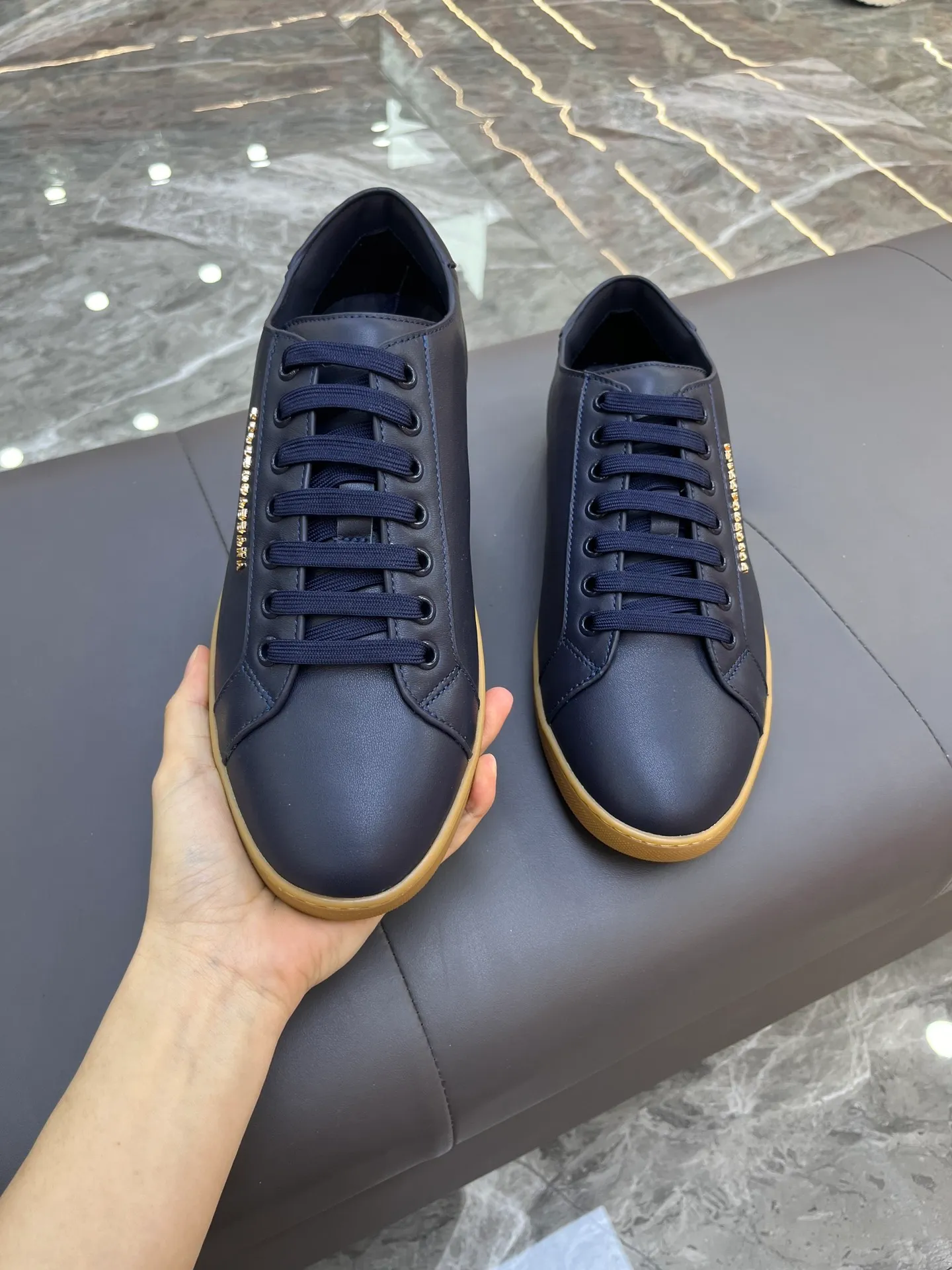 Men's Men's Shoes 💰400 [New Style] 🐝🐝DG men's calfskin sneakers Portofino Yacht shoes, simple and versatile design, unique saddle leather soles. The Dolce &G logo rear wing is the icing on the cake. Imported cowhide + rubber outsole Size: 39-44 (customized at 38.45)